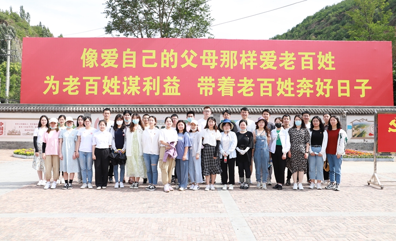 4a55d700b89f46f7a1ffa6d5c1424c0f.jpg 梁家河大合影.JPG