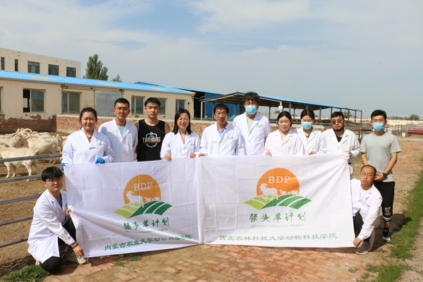 图三 队员与内蒙古农业大学av在线
学院学生合影.JPG